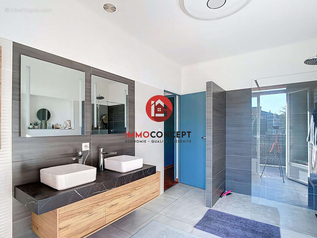 Maison à LES ANGLES