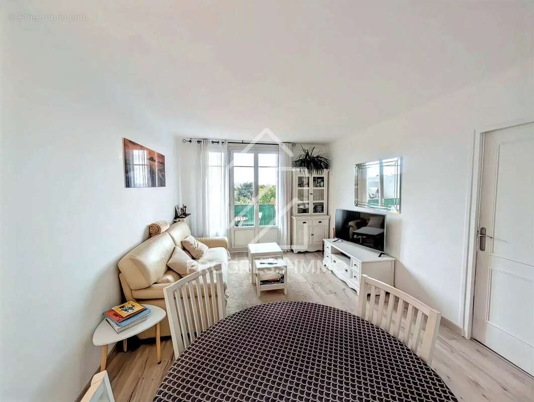 Appartement à SAINT-MAUR-DES-FOSSES