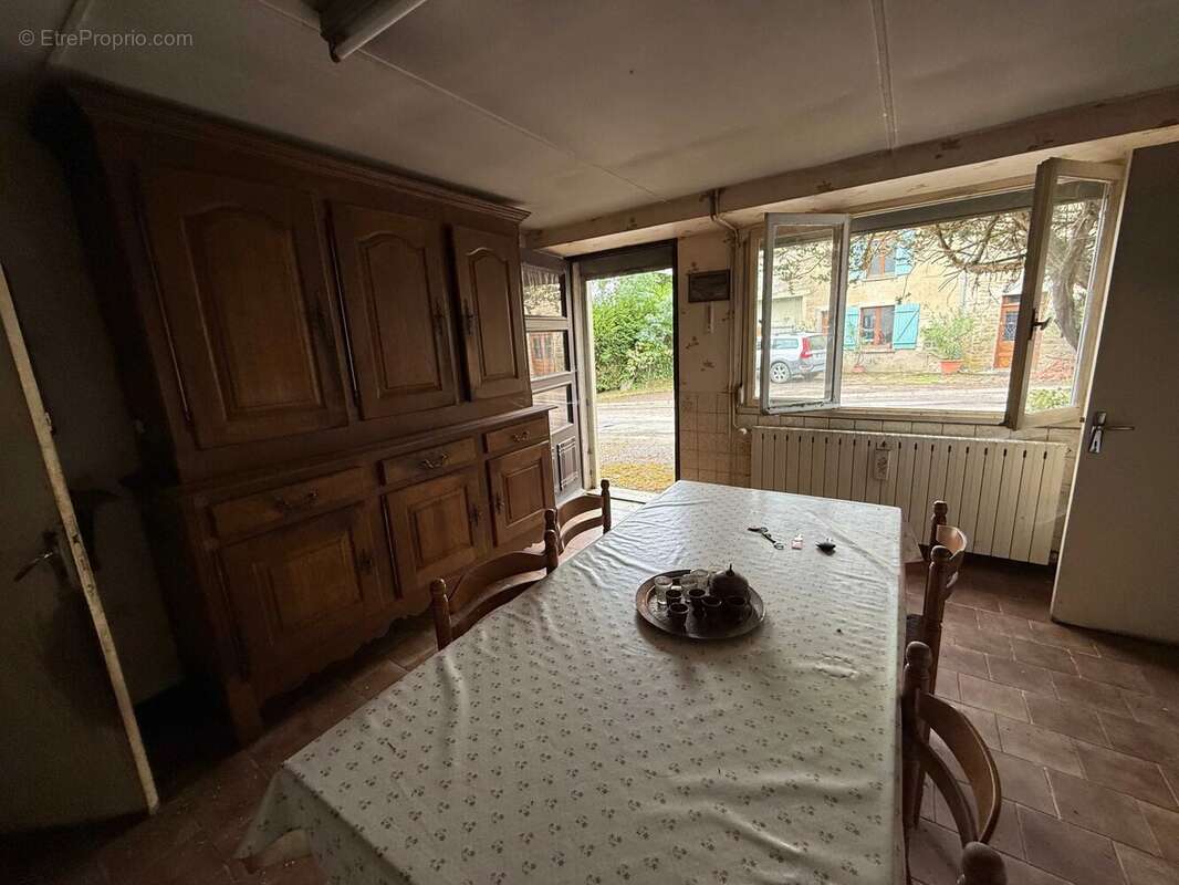 Grande ferme villageoise double indépendante à rénover – deux maisons, nombreuses dépendances, presque 1 hectare - photo 9