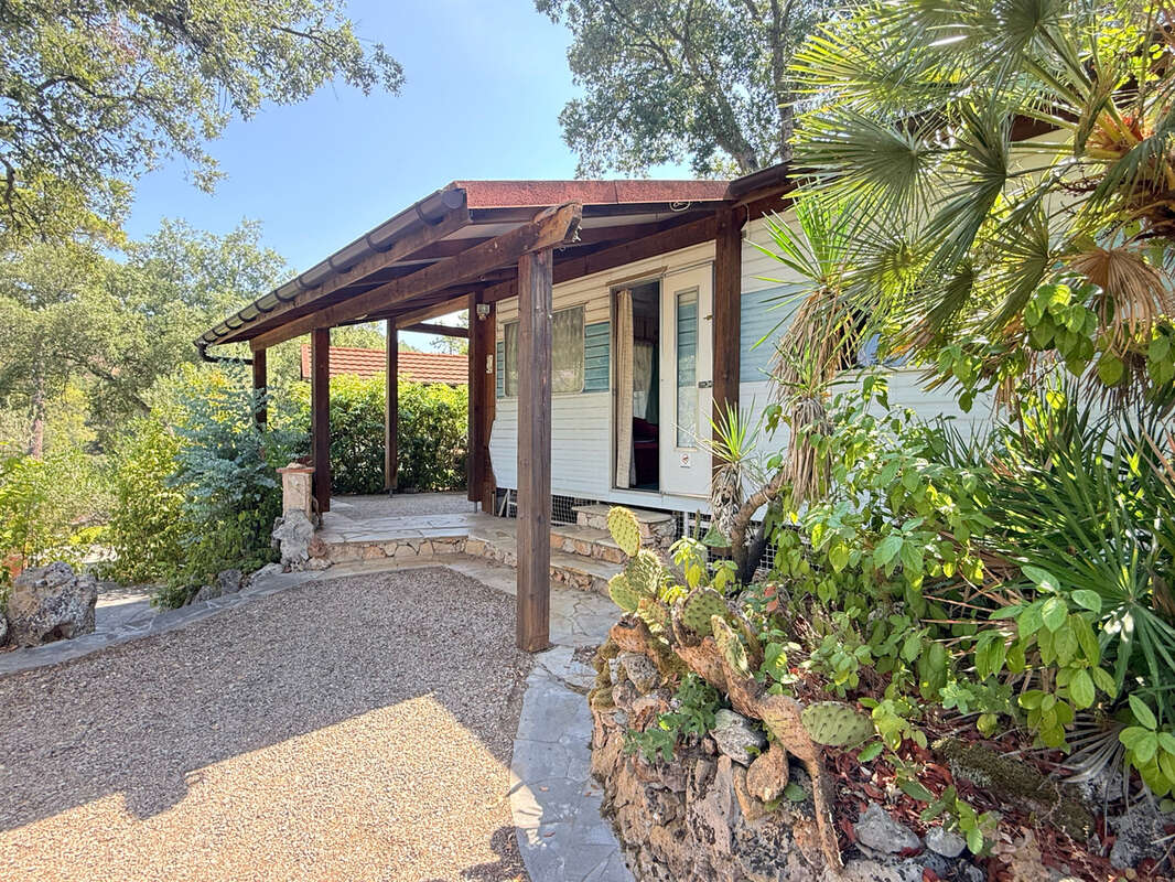 Frejus, parcelle de 230m2 avec mobil'home et caravane - photo 2