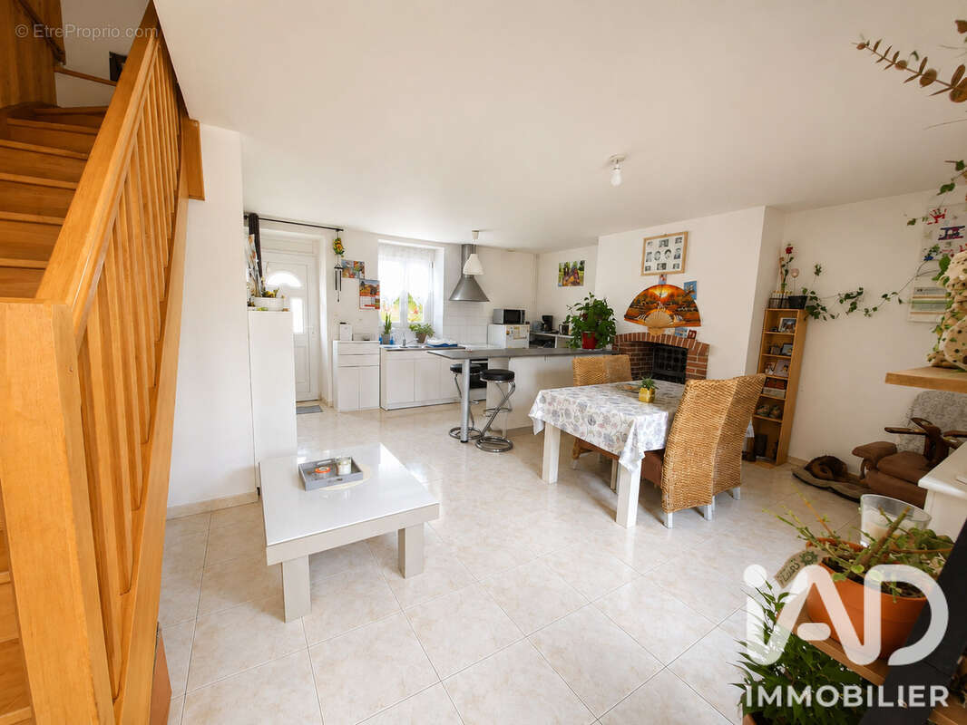 Maison 109 m² à Guipel  - photo 2
