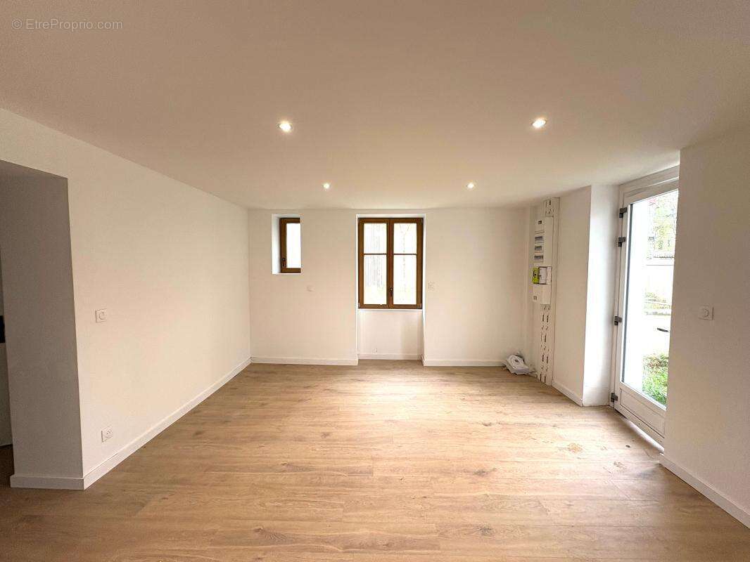  Rare à la Vente – Duplex Neuf de 103 m² dans une Maison de Maître au Cœur d'un Parc Arboré - photo 3