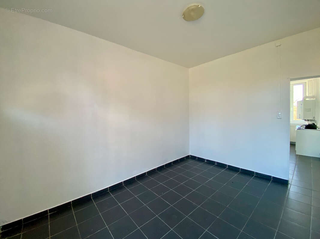 Maison à NEUF-MESNIL