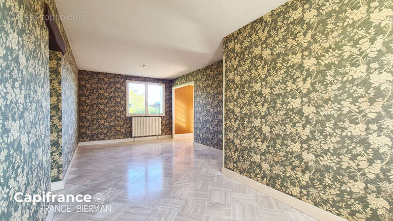 Maison à rénover sur 2 niveaux NIORT - photo 2