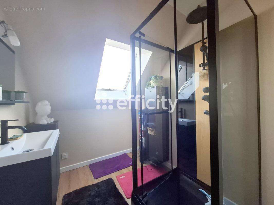 Maison à CONDE-SUR-HUISNE