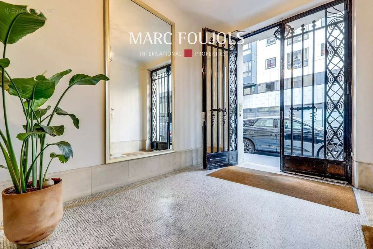 Appartement à PARIS-7E