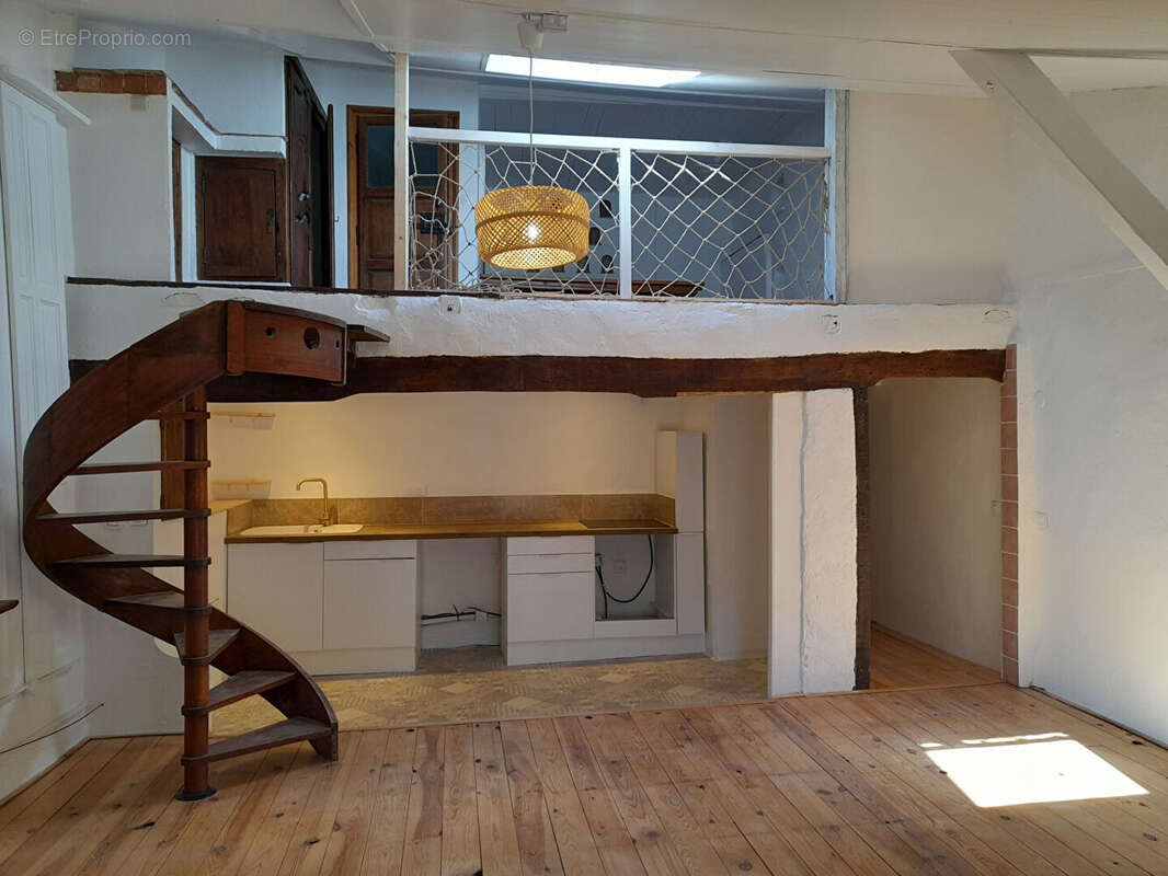 Appartement à COTIGNAC