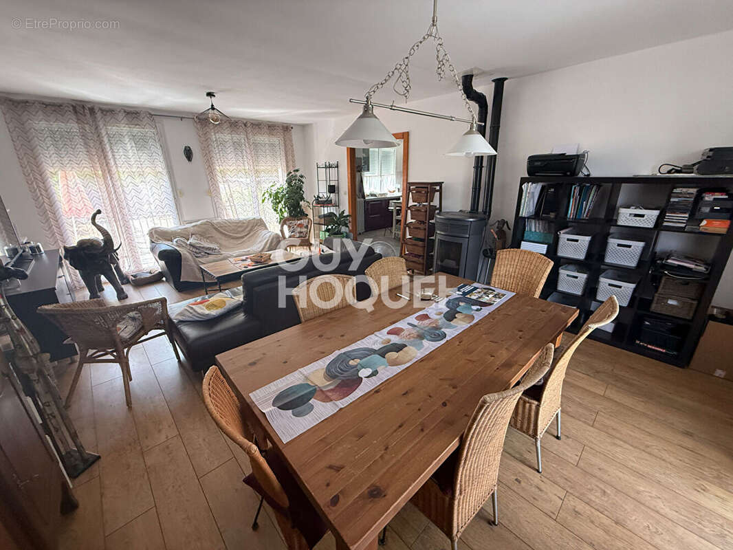 Maison située à Veneux Les SablonS 5 pièce(s) 131 m2 avec 4 chambres dans un quartier calme et à proximité de la gare SNCF - photo 8