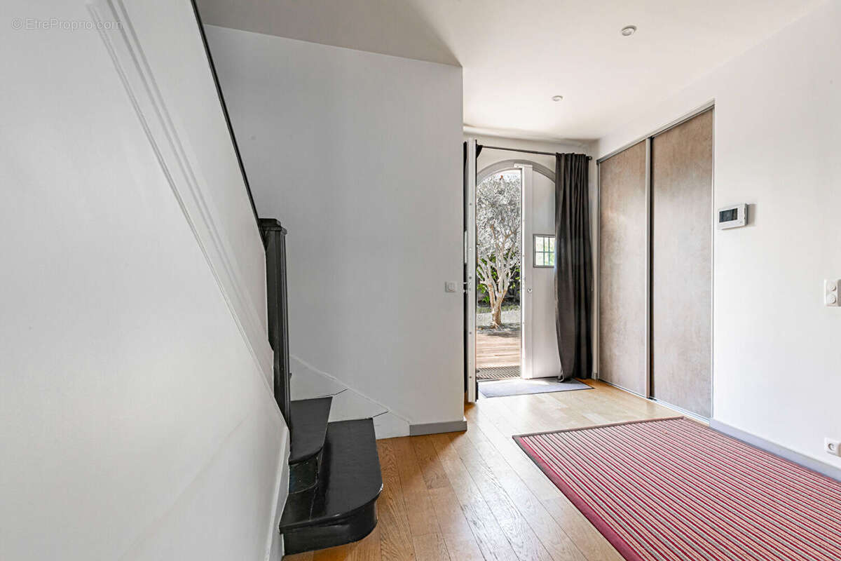 Maison 7 pièces avec piscine sur terrain de 1027 m² - photo 5