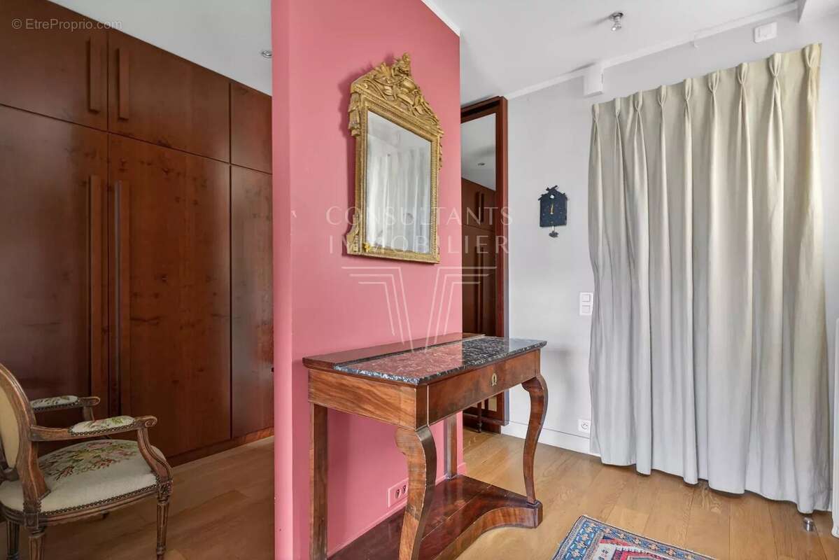 Appartement à NEUILLY-SUR-SEINE