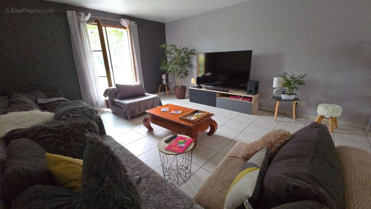 Maison à CHERISY
