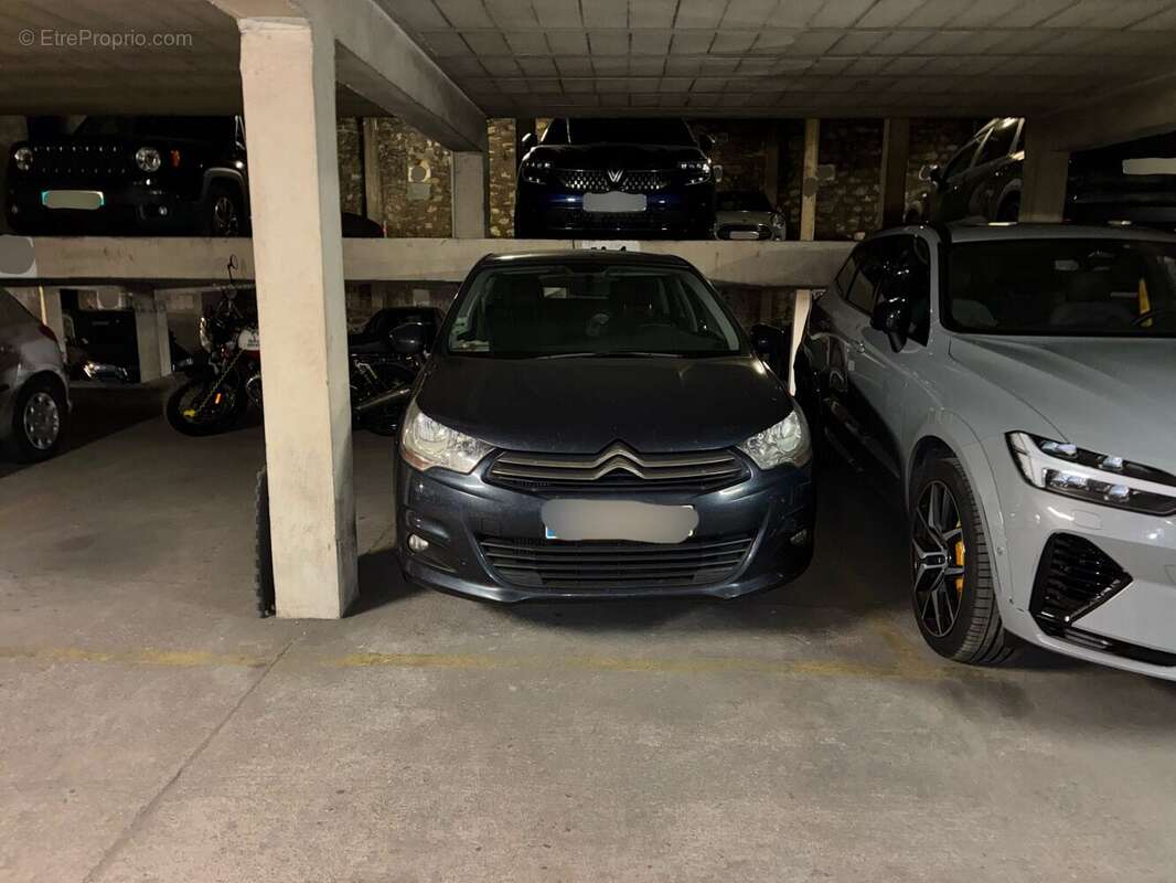 Parking à PARIS-11E