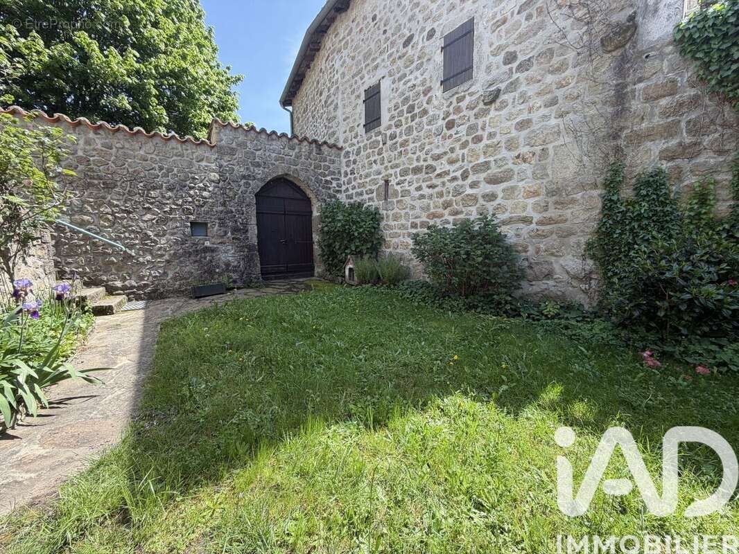 Maison 145 m² à La Souche  - photo 2