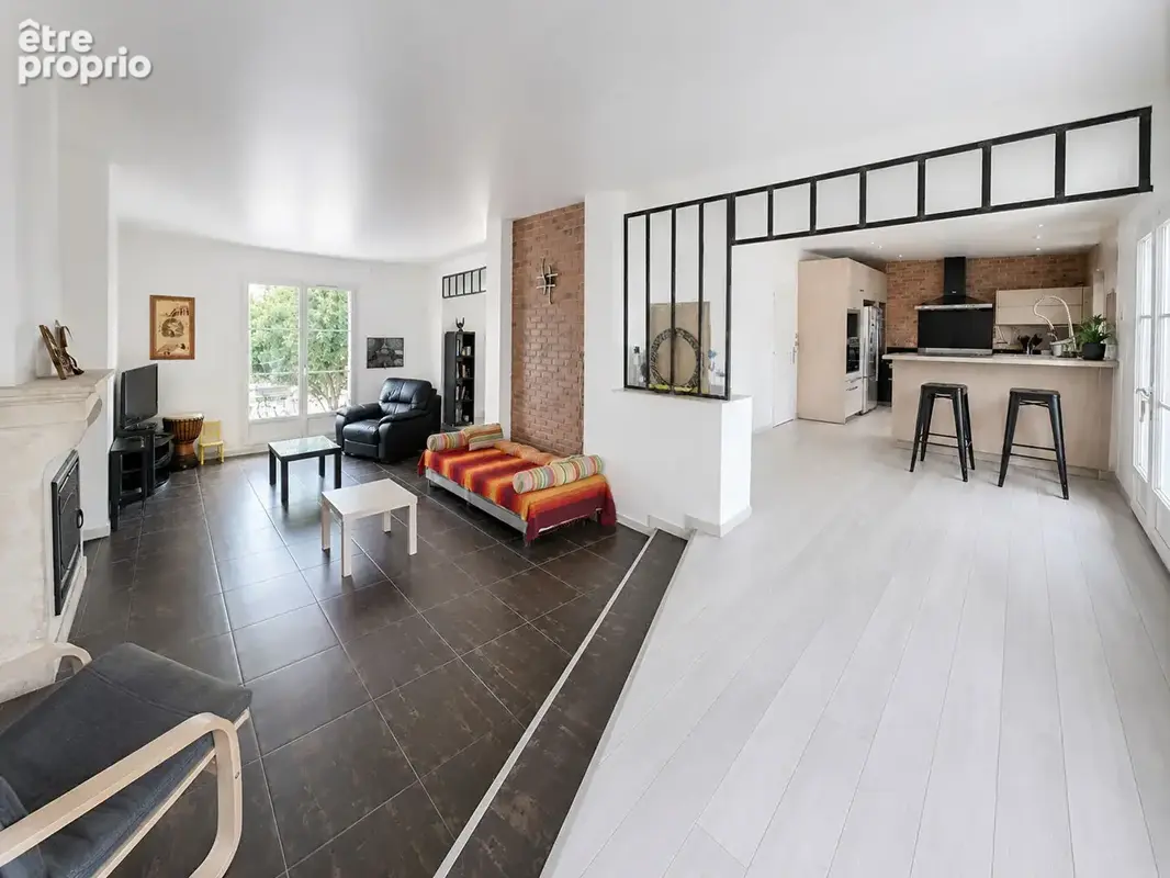 Maison familiale de 209 m² - 4 chambres - Sous-sol total - DPE C - photo 3