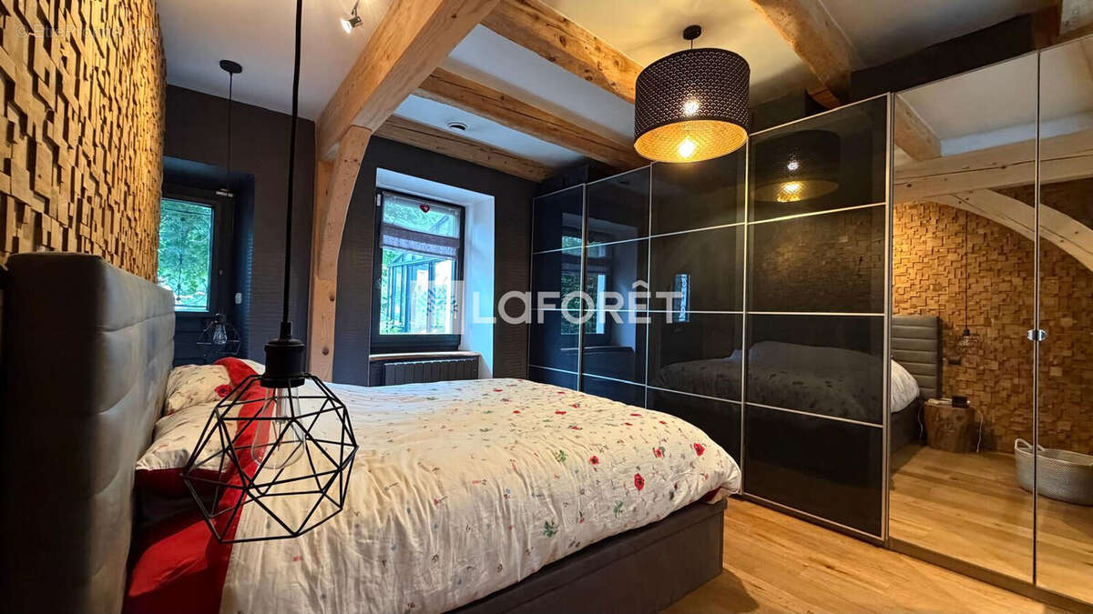 Maison familiale de caractère à Mercury de 175 m² avec dépendances et vaste grange d'environ 200 m - photo 9