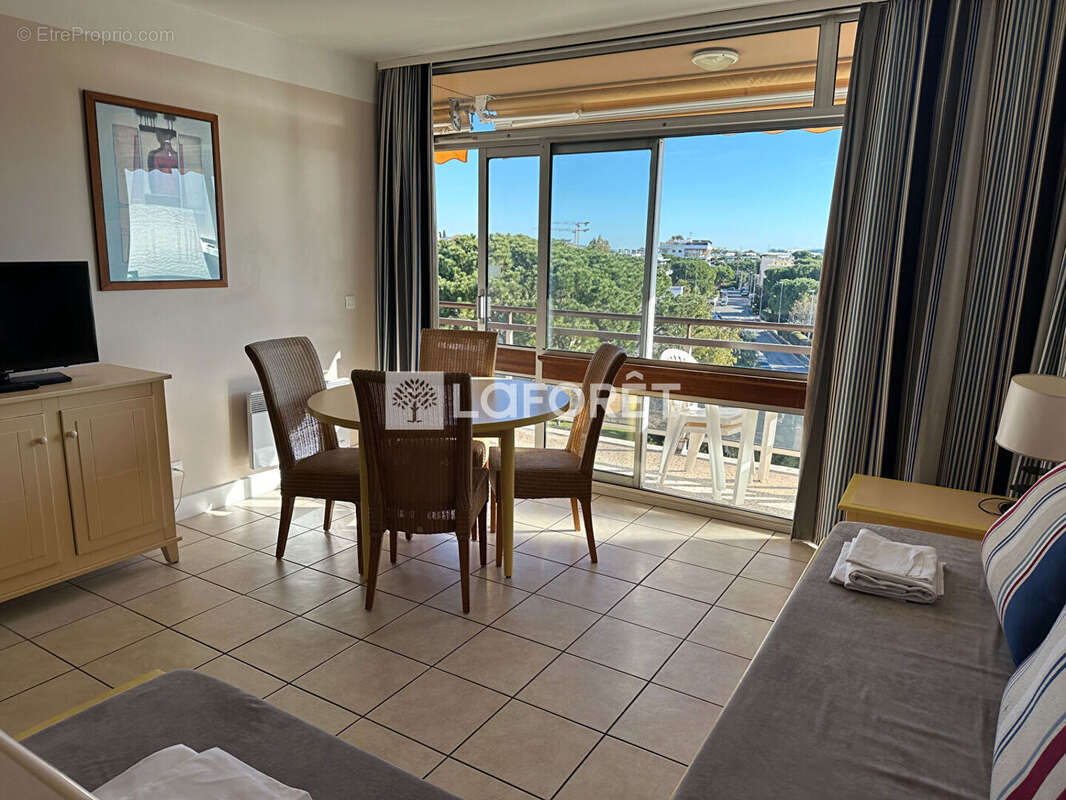 Appartement à SAINT-LAURENT-DU-VAR