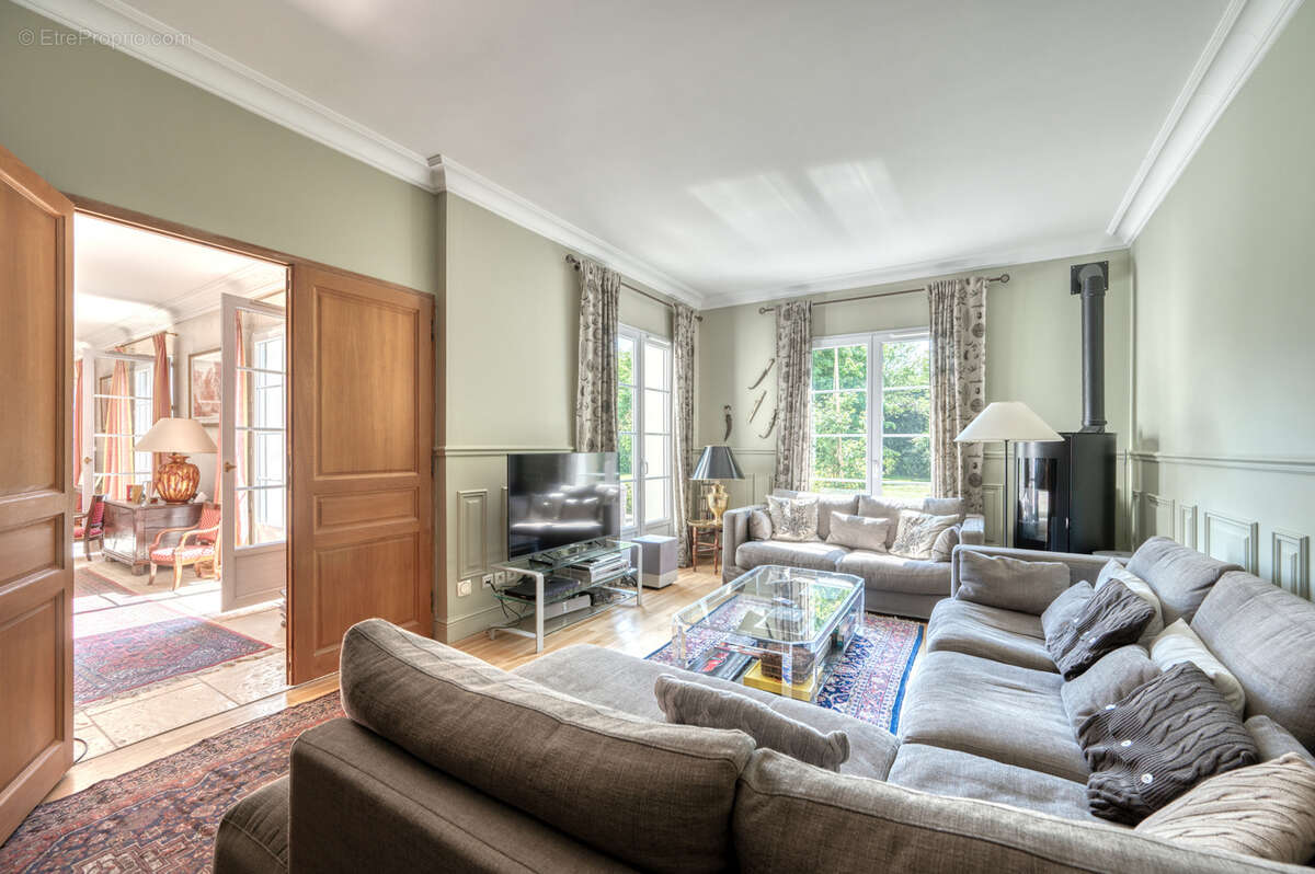 Maison à SAINT-NOM-LA-BRETECHE