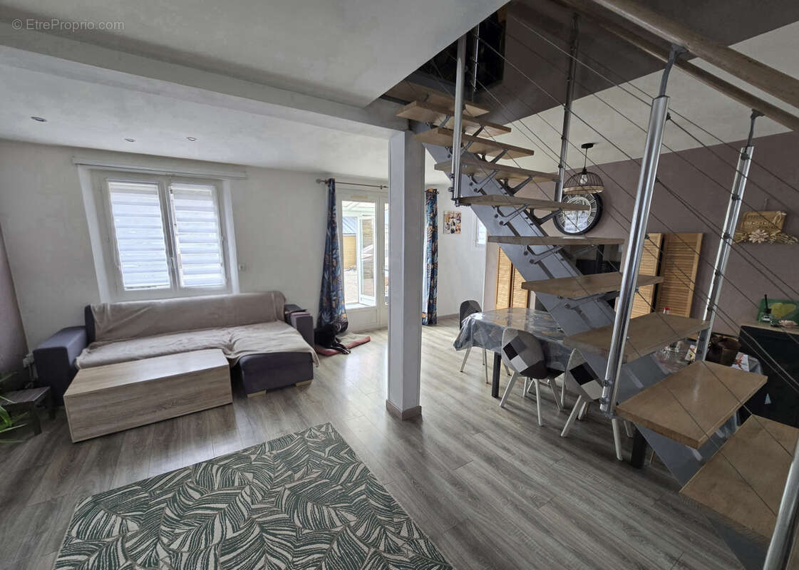 Maison à FEUQUIERES-EN-VIMEU