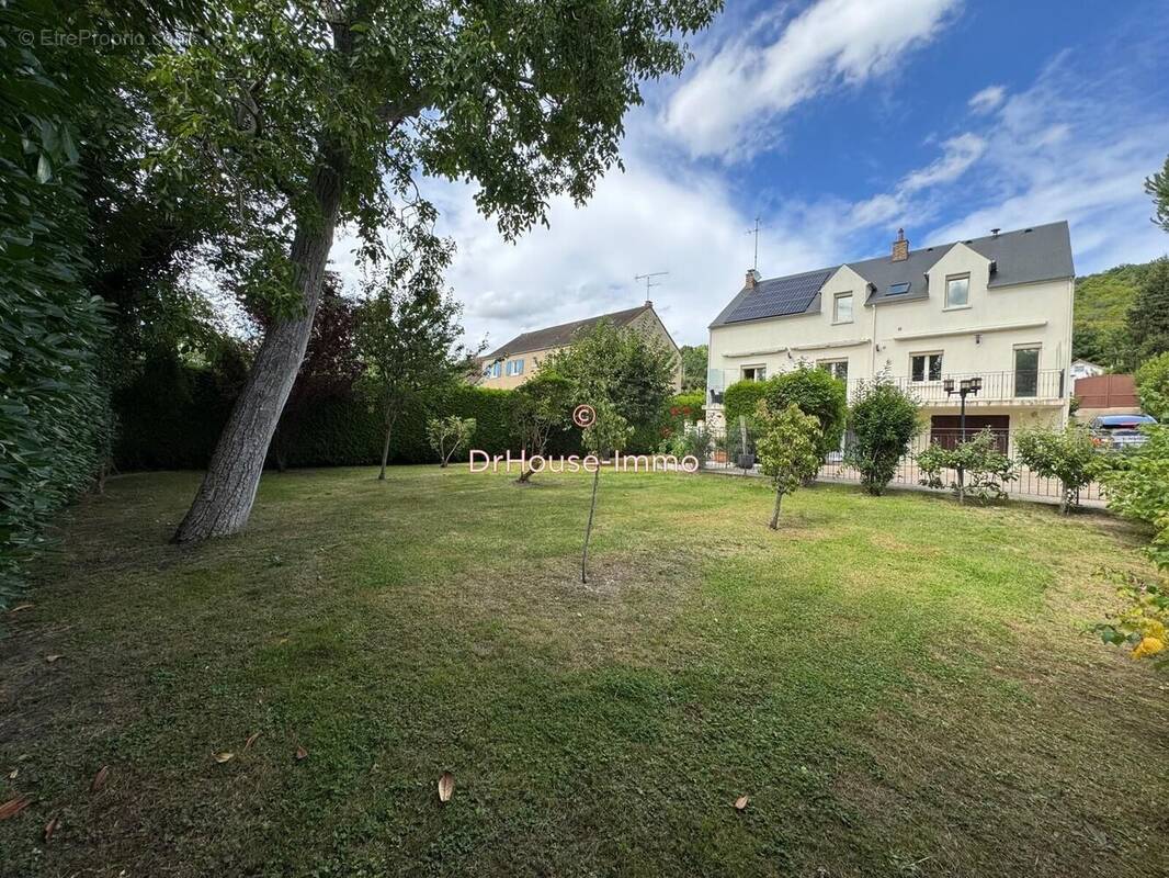 Maison à VAUX-SUR-SEINE