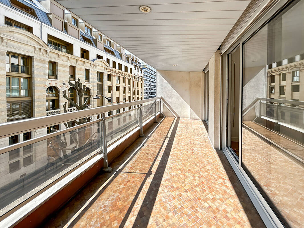 Appartement à PARIS-16E
