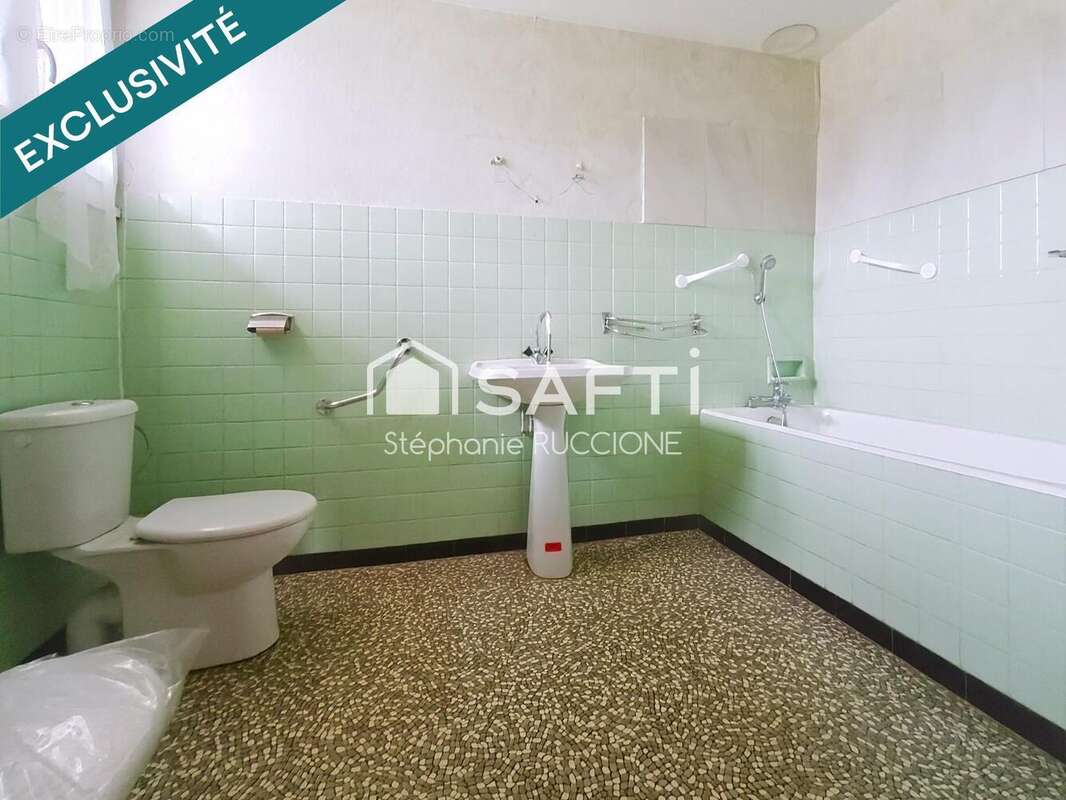 Photo 7 - Commerce à SAINT-SIMEON-DE-BRESSIEUX