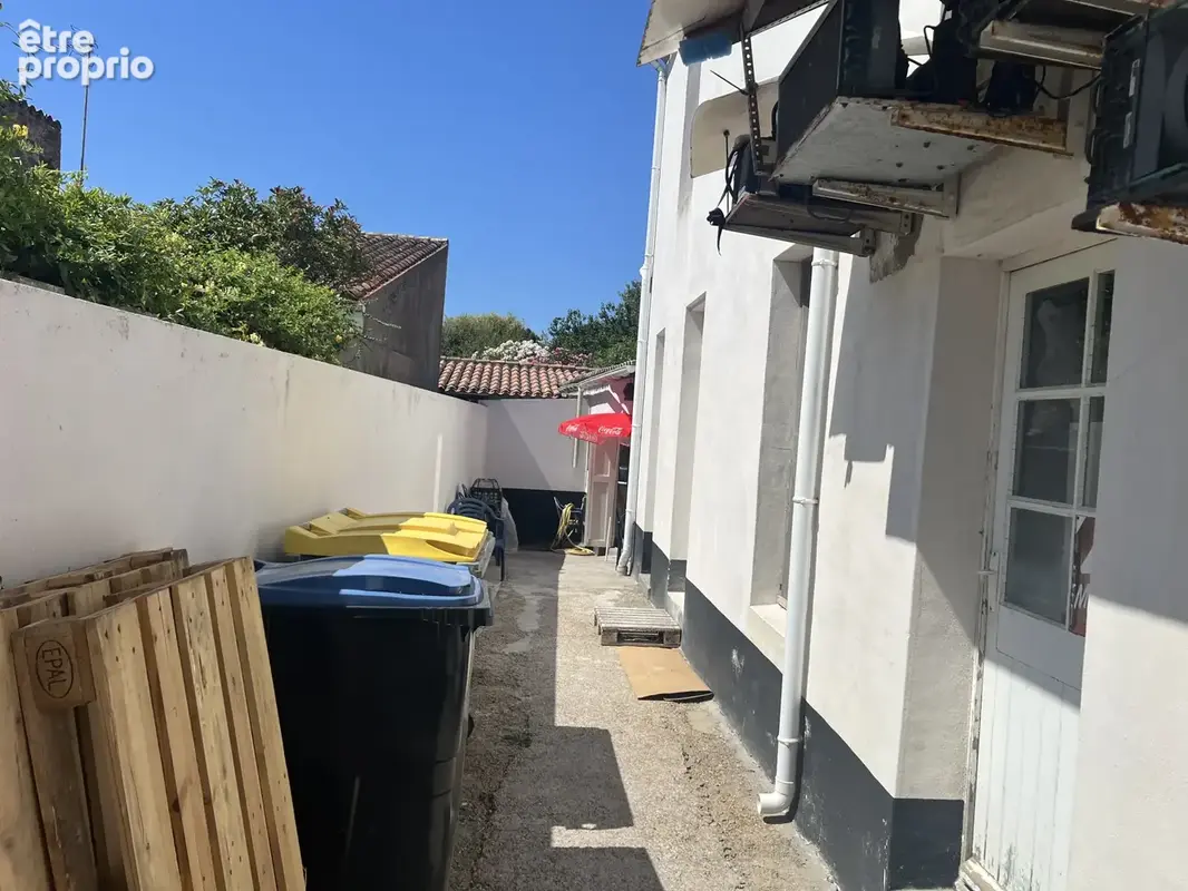 Boulangerie au coeur de Port Joinville + appartement. - photo 2