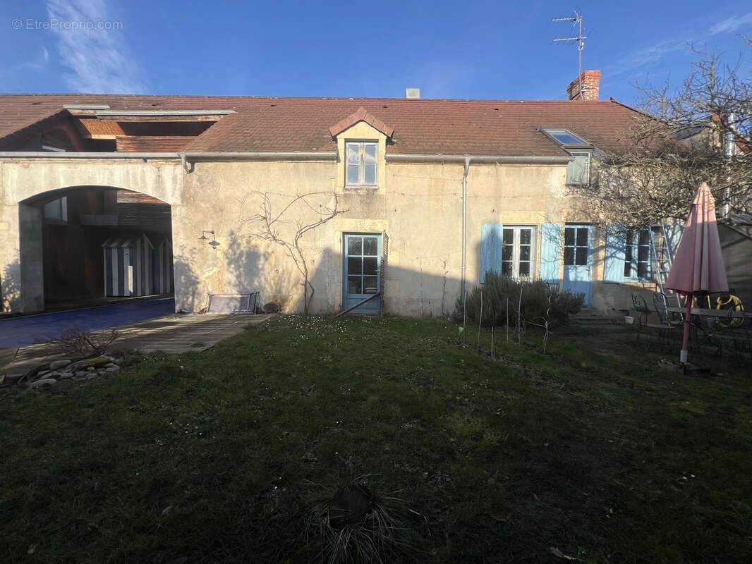 Maison à VARENNES-VAUZELLES