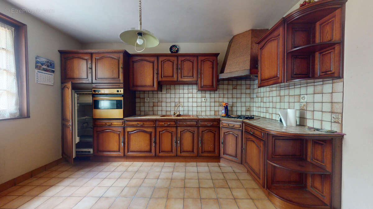 Maison de 1985 sur sous-sol complet avec grand terrain - photo 7