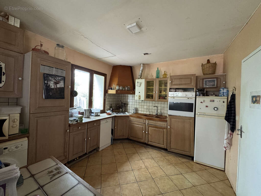 Maison 4 pièces et mezzanine en vente 139000 € à Coursan - photo 3