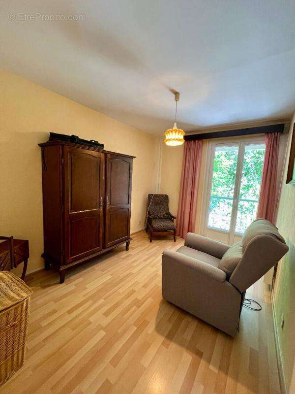 Appartement Guilherand Granges 5 pièce(s) 93 m2, garage, cave - photo 8