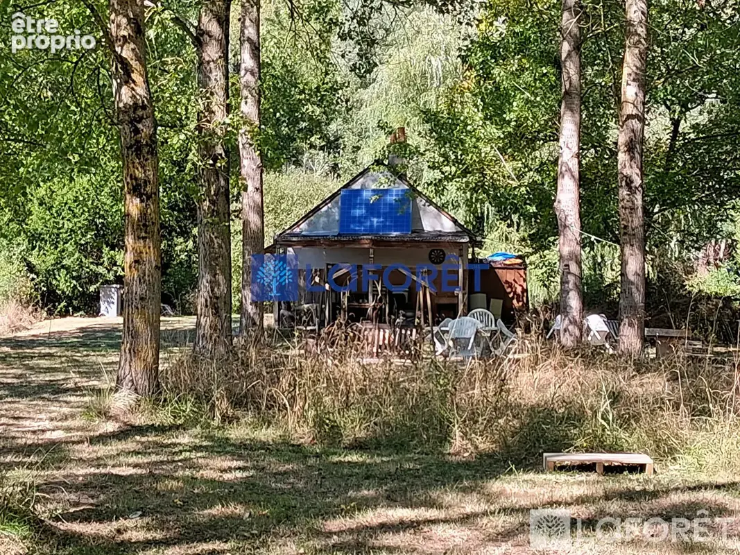 Beau terrain de loisirs avec maisonnette et étang - photo 3
