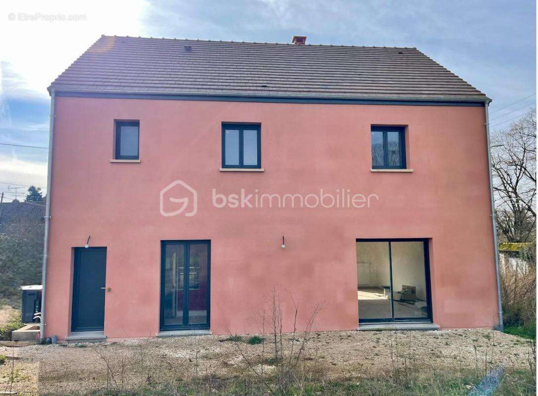  Maison Individuelle Spacieuse avec Potentiel d'Aménagement – ​​Un Bien Rare à Saisir ! - photo 12