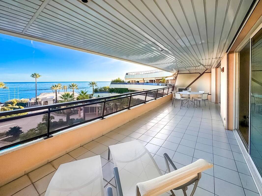 Appartement à SAINT-LAURENT-DU-VAR