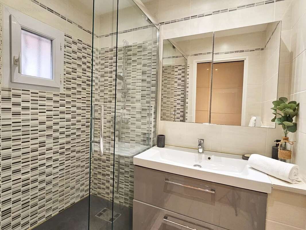 Appartement à ROQUEBRUNE-SUR-ARGENS