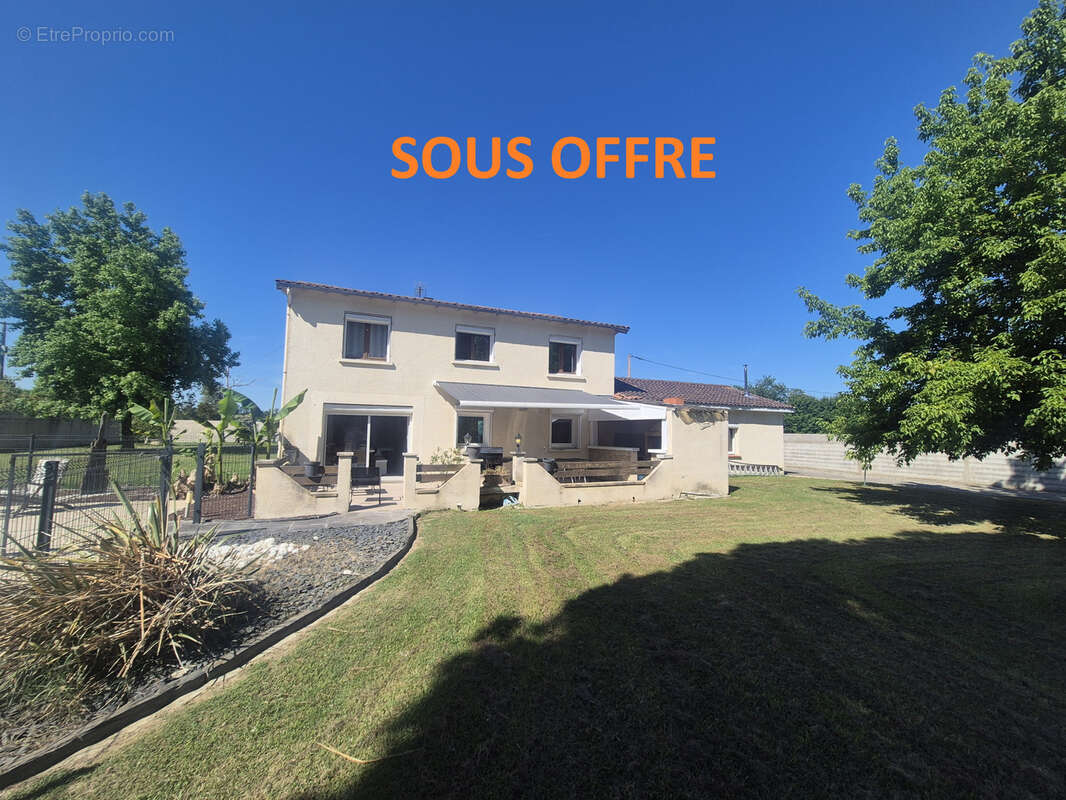 Maison à NEGREPELISSE