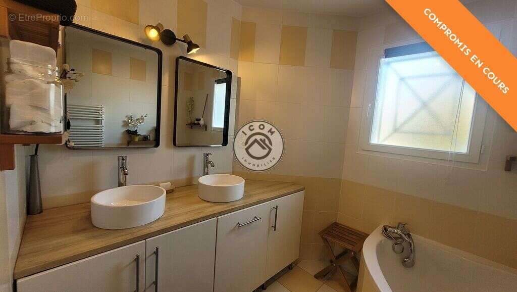 Maison à SAINT-PIERRE-DU-MONT