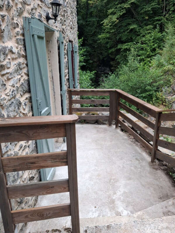 Maison rénovée avec un terrain attenant - photo 30