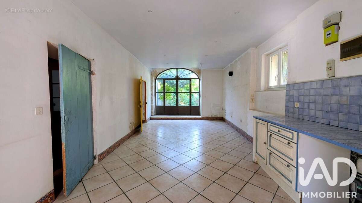 Photo 3