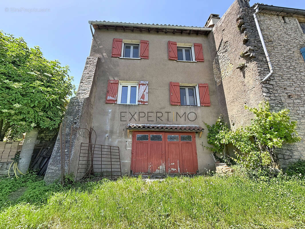 Au calme avec belle vue, à deux minutes du centre-ville : maison pleine de potentiel - photo 7