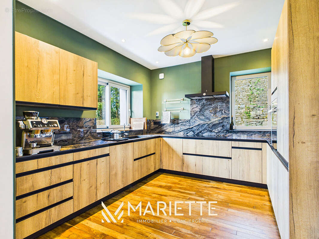 "LA MÉTAIRIE" Entre terre et mer - Maison de maître de 197 m² avec bâtiments - photo 5