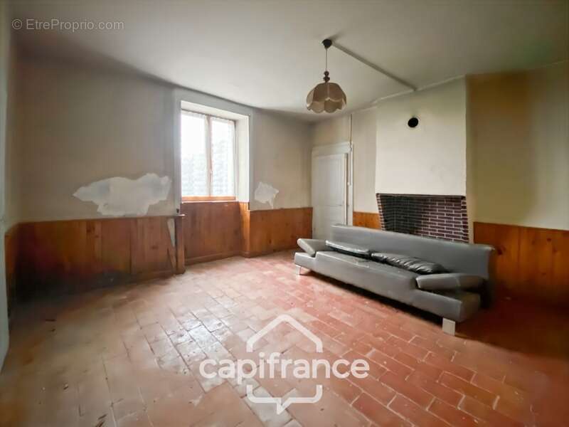 Maison à DOMMARTIN-LES-CUISEAUX