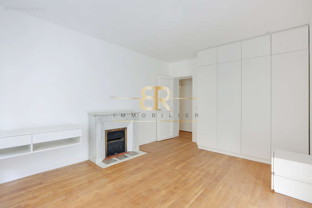 Appartement à PARIS-7E
