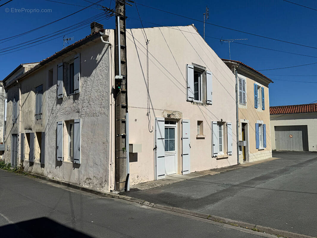 Maison à SURGERES