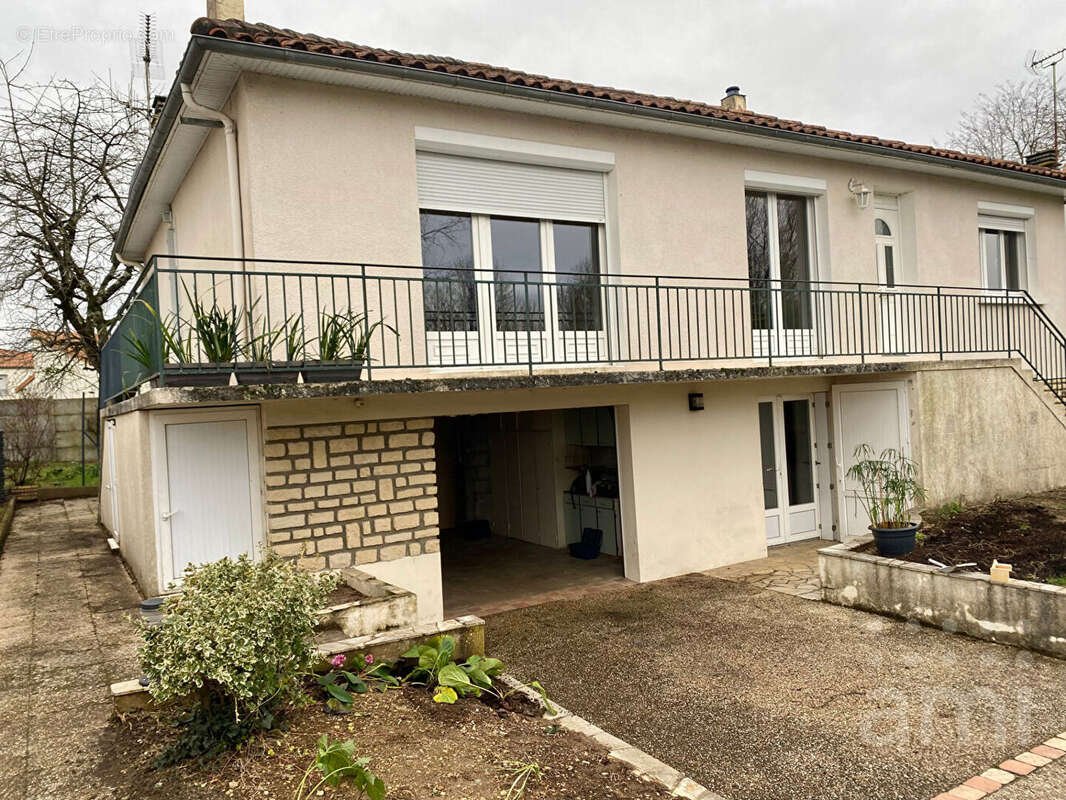 Maison à MAGNE