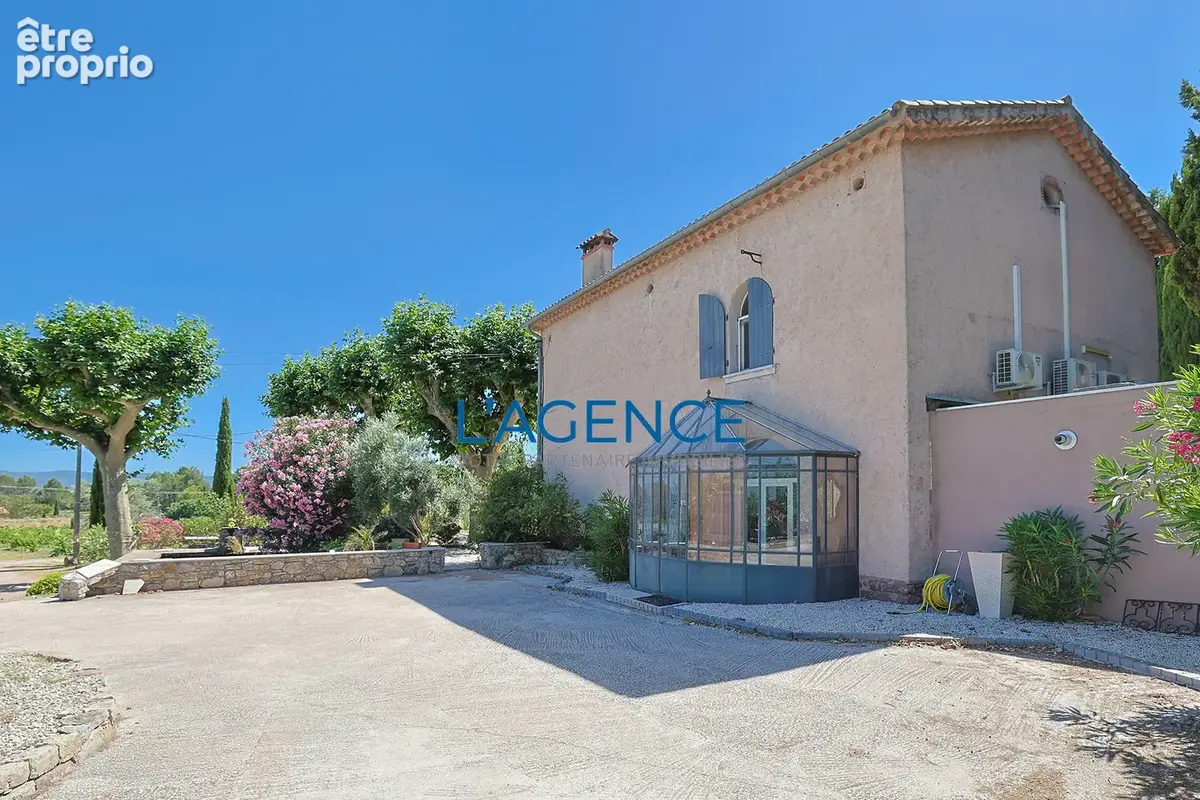 Villa de caractère  de 211 m2 au coeur des vignes avec piscine exposée plein sud - photo 9
