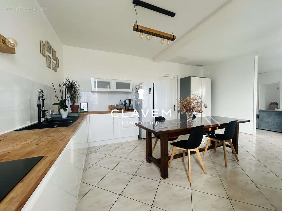 Maison à SAINT-CHRISTOLY-DE-BLAYE