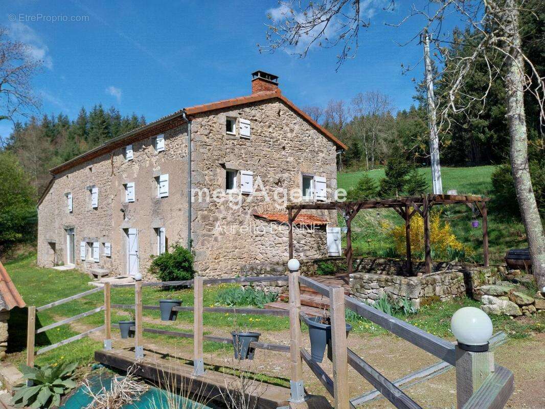 Maison à VERNET-LA-VARENNE