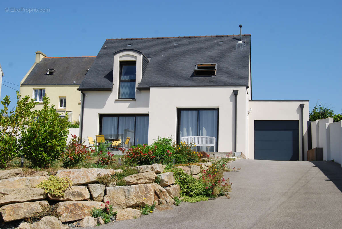 RARE - Maison de fin 2020 DPE en A - Pleine vue mer - sentiers côtiers et bourg de PLOGOFF à pied. - photo 2