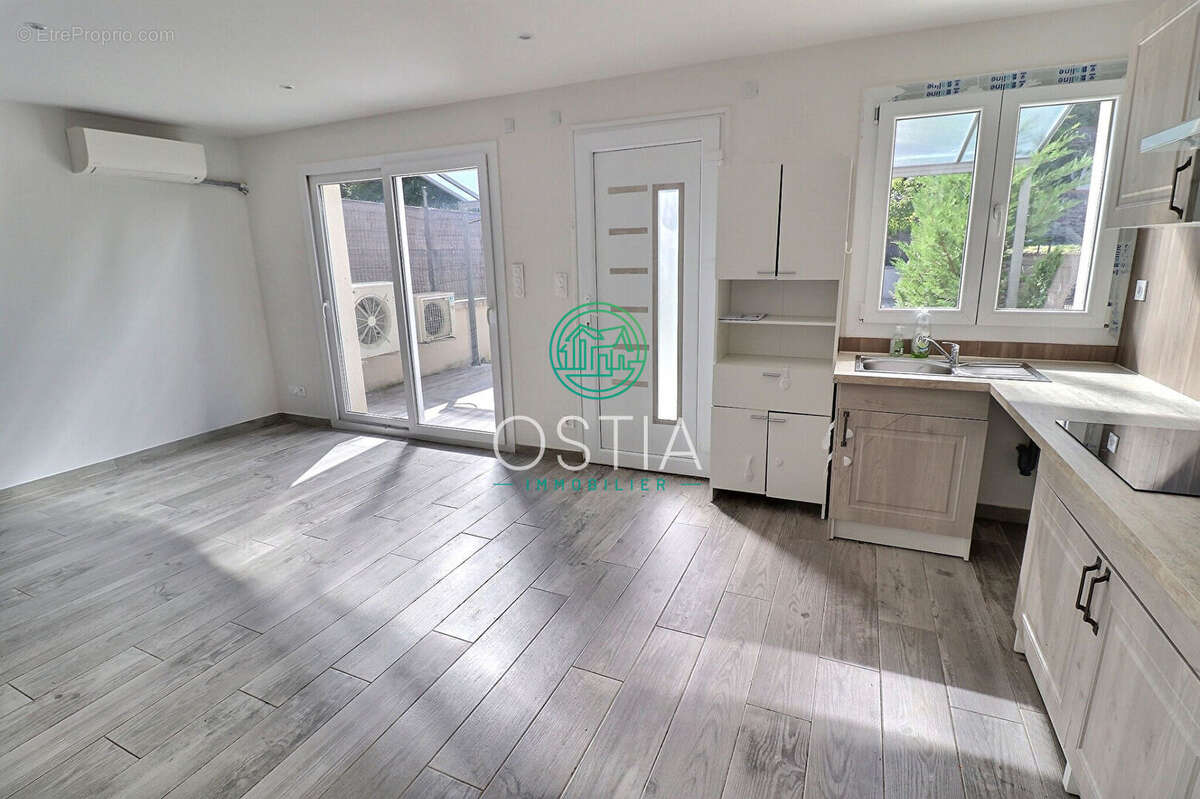 Maison à SAINT-PAUL-EN-JAREZ