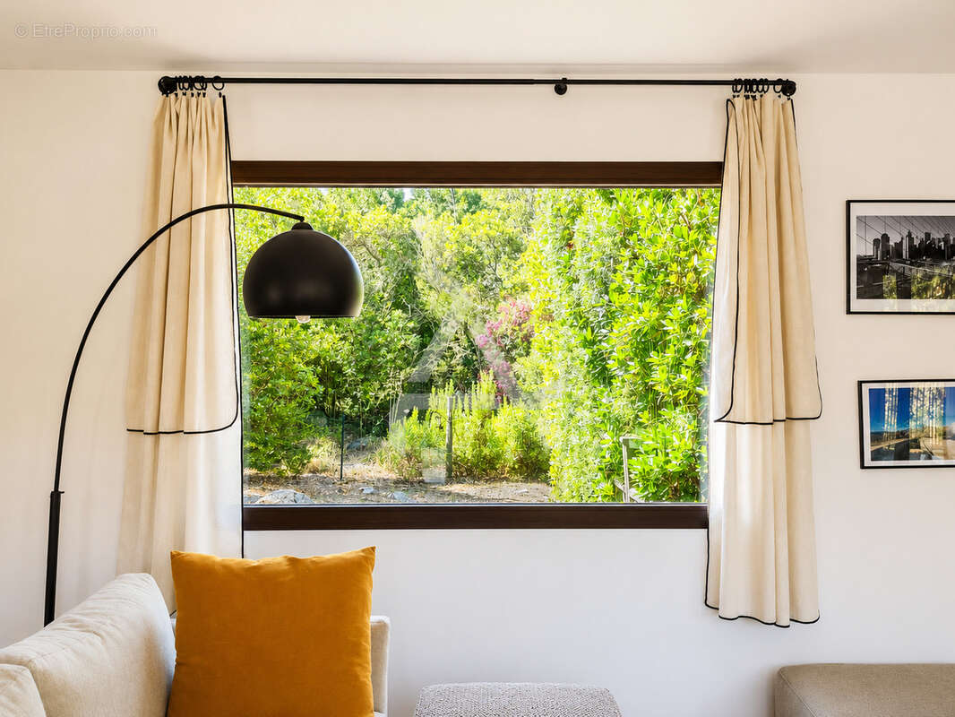 Villa de 115m2 de type 4  avec piscine au coeur du village de ste lucie de porto-vecchio et à proximité des pl - photo 18